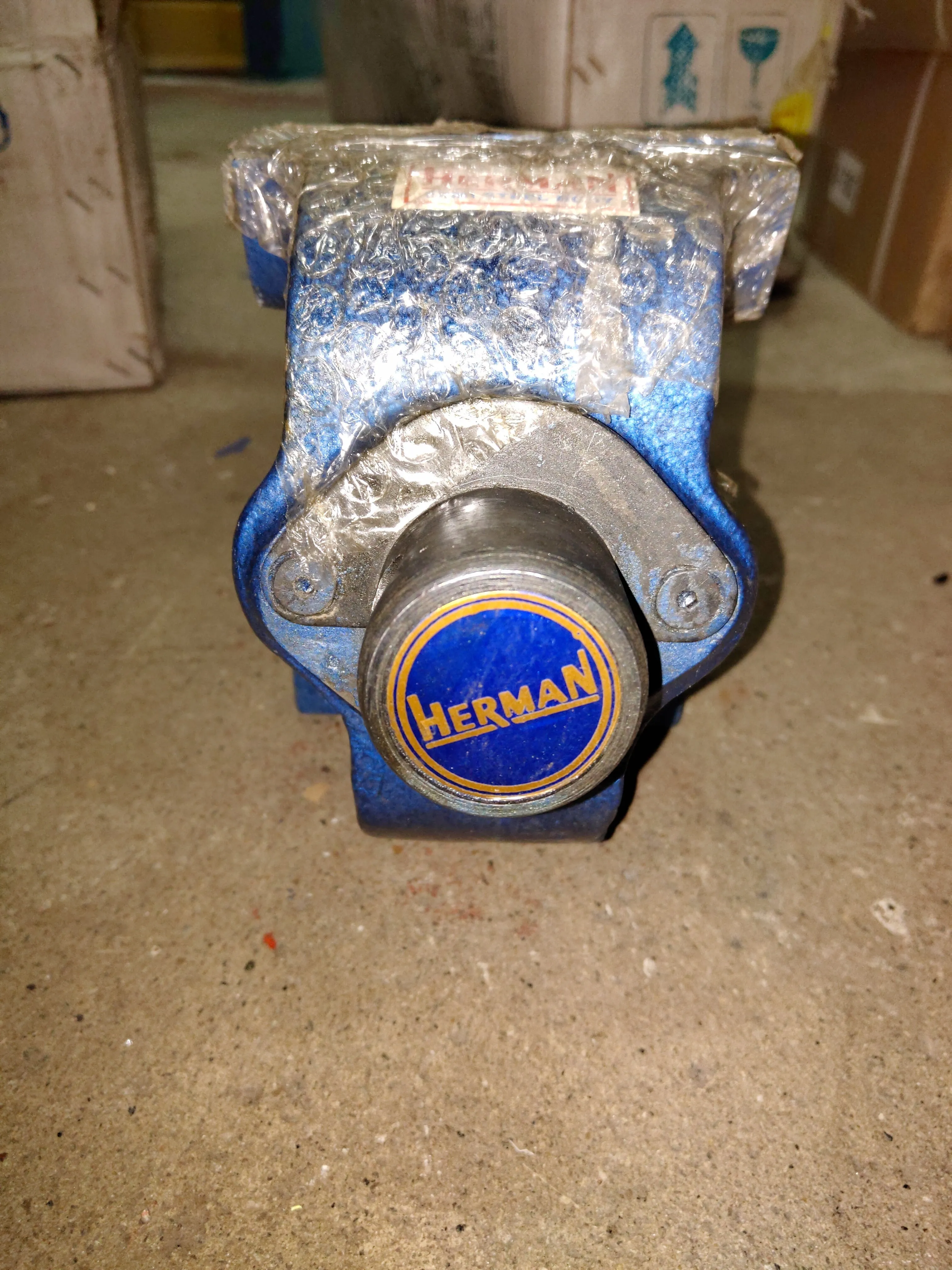 AIKO Bench Vise Fixed Base 100MM | Model: VISE-HE-101100