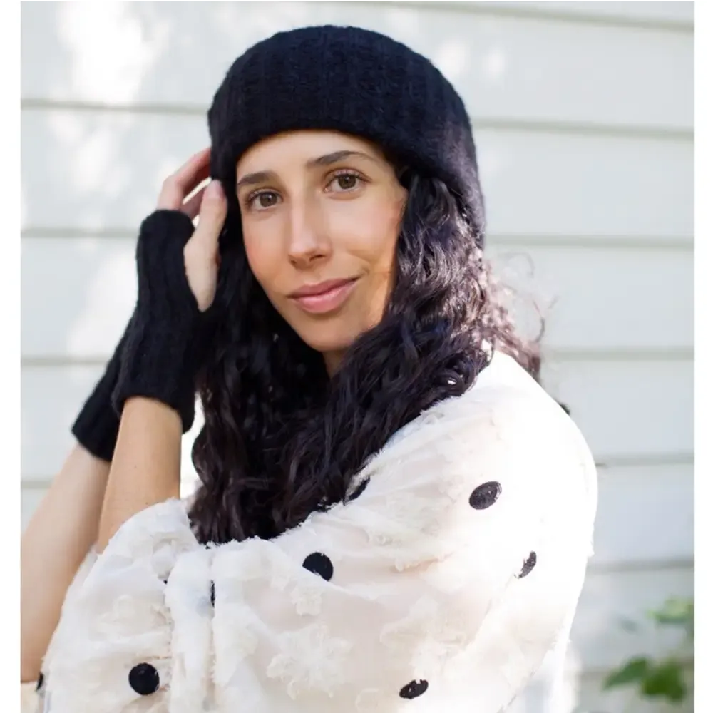 Black Ribbed Fingerless Alpaca Gloves for Stylish Warmth