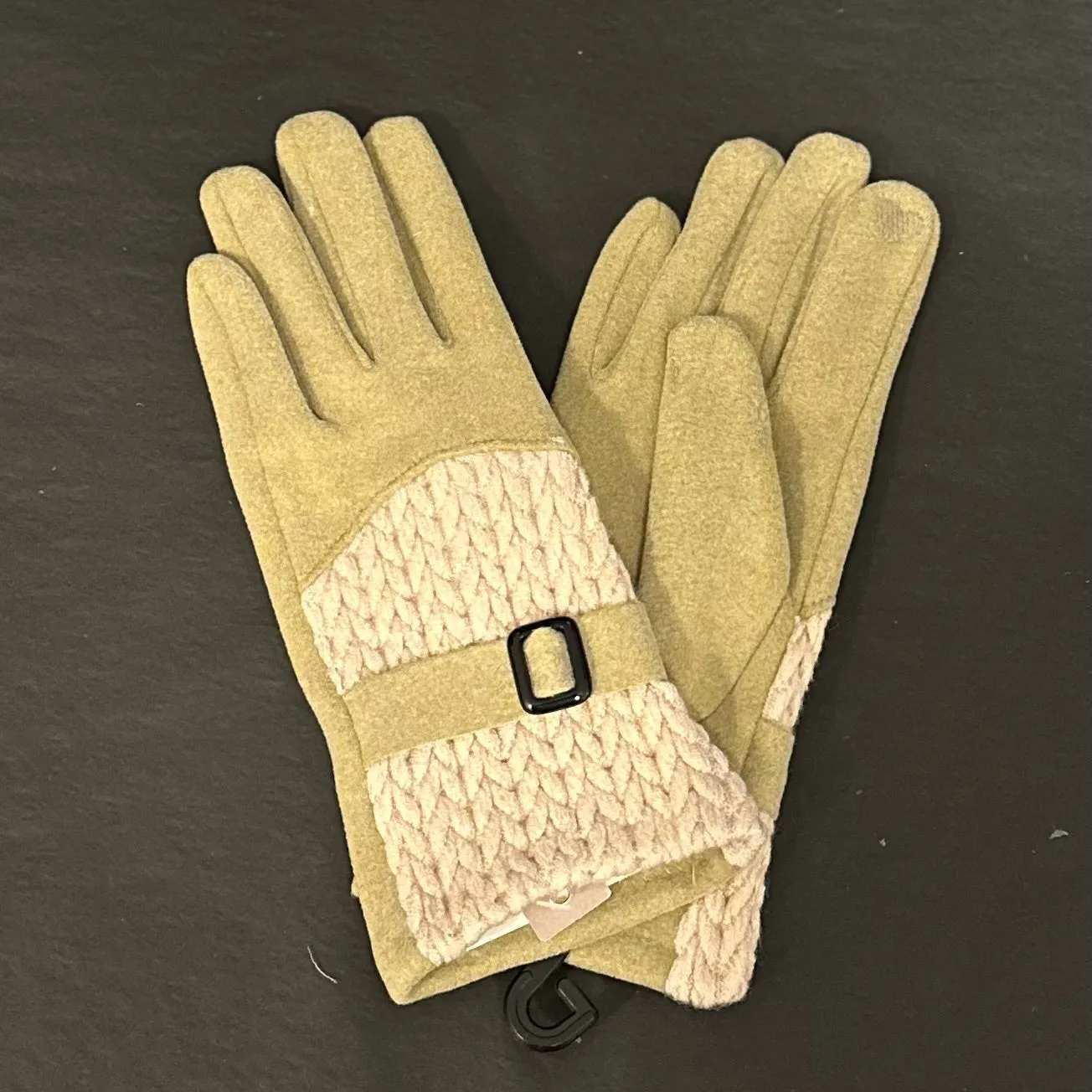 Cable Knit and Belt Band Detailed Smart Touch Gloves