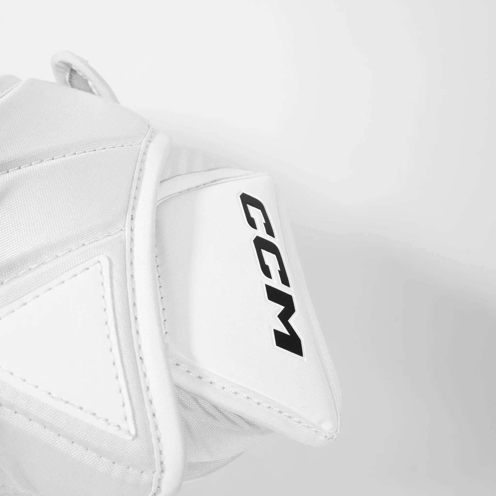 CCM Axis 2.9 Intermediate Goalie Catcher - Source Exclusive
