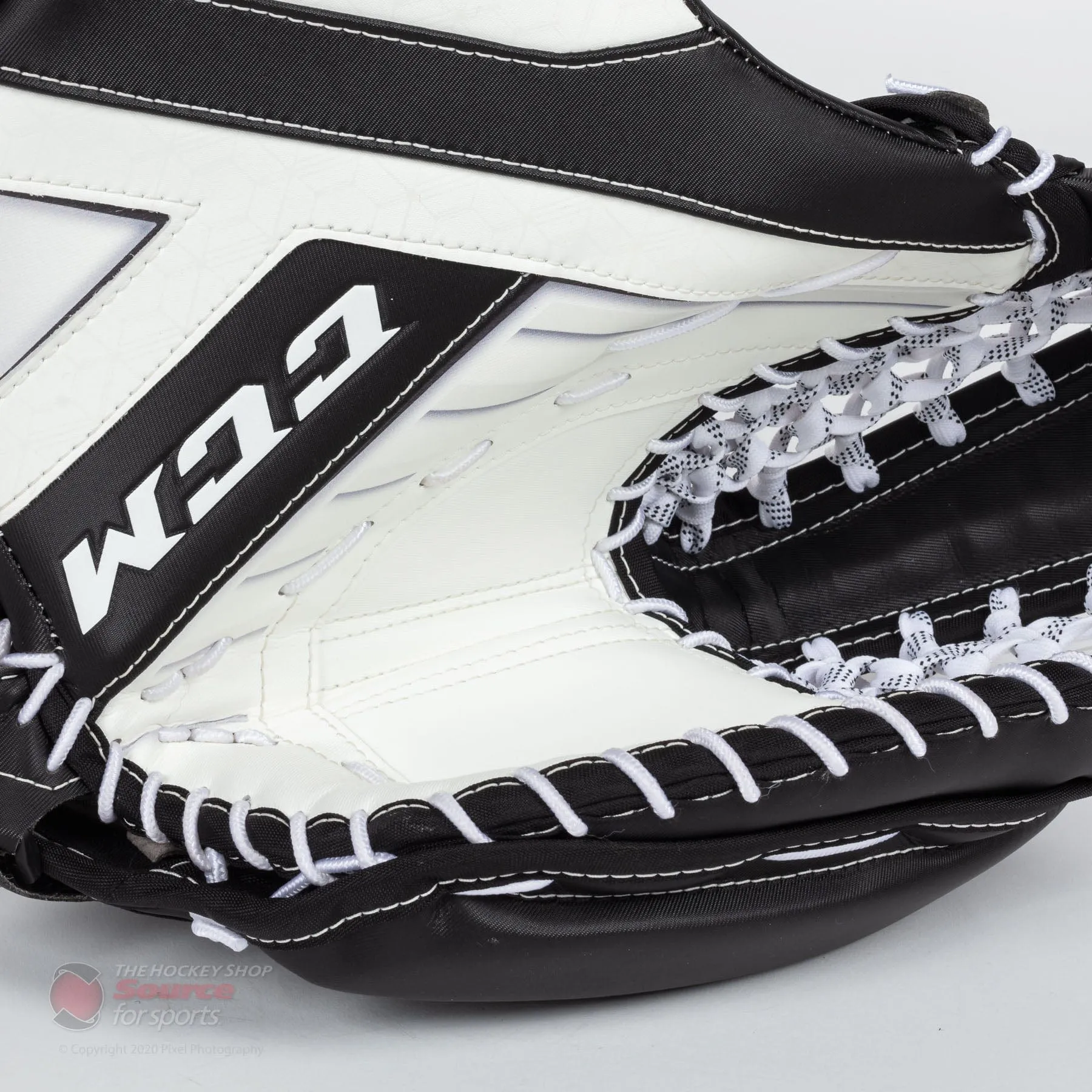 CCM Axis Senior Goalie Catcher - 580 Break Angle