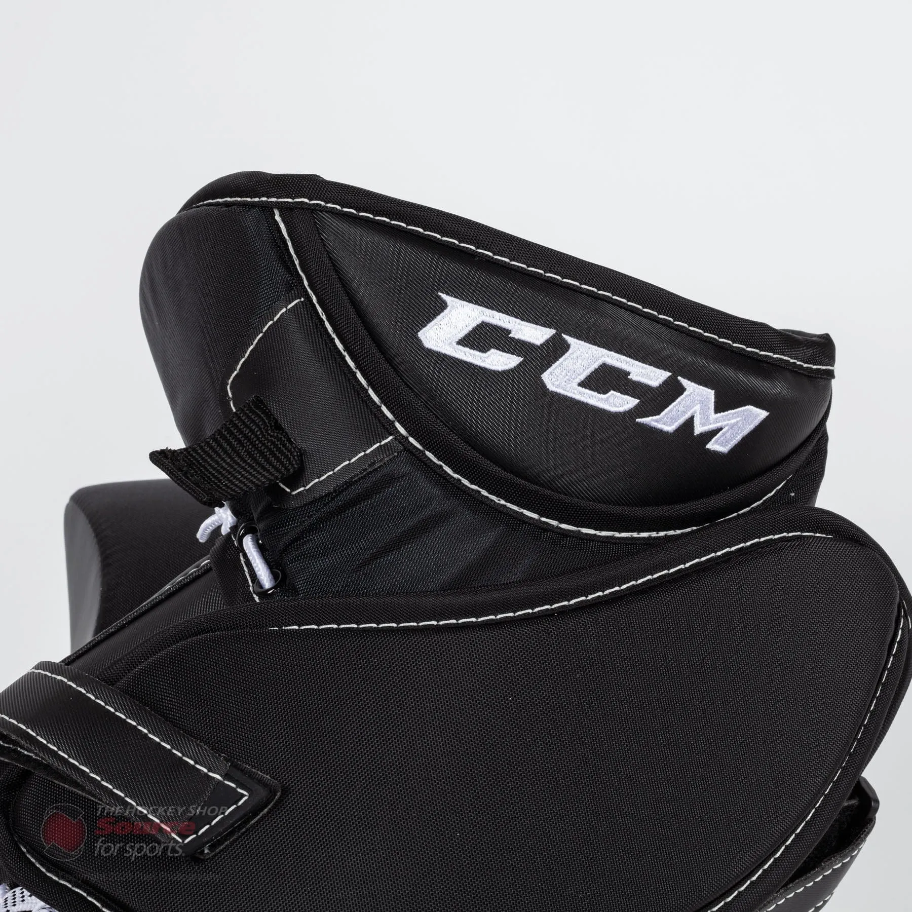CCM Axis Senior Goalie Catcher - 580 Break Angle