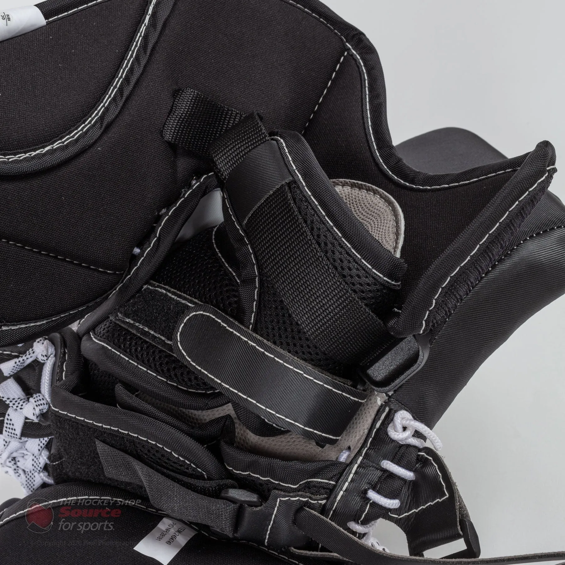 CCM Axis Senior Goalie Catcher - 580 Break Angle