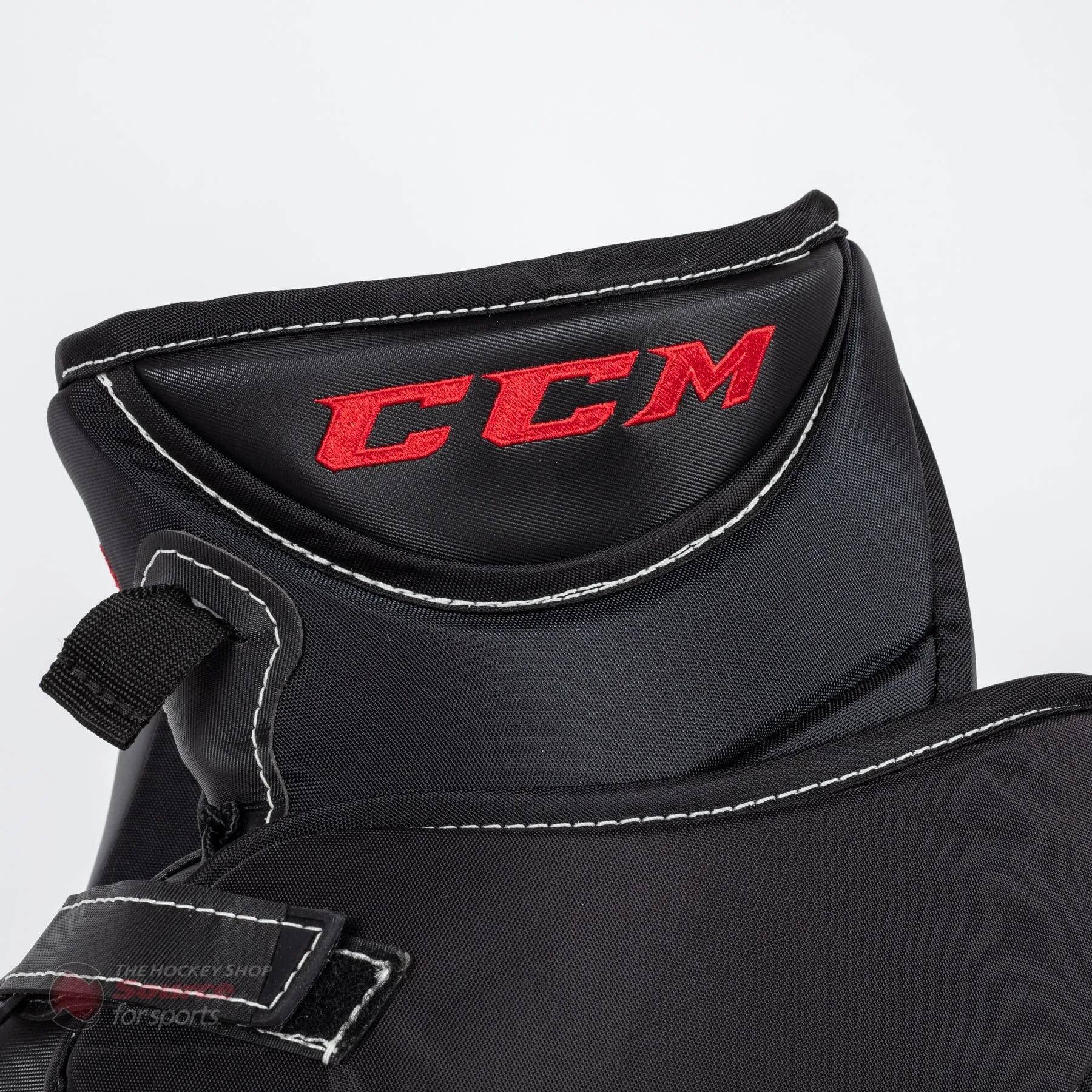 CCM Axis Senior Goalie Catcher - 600 Break Angle