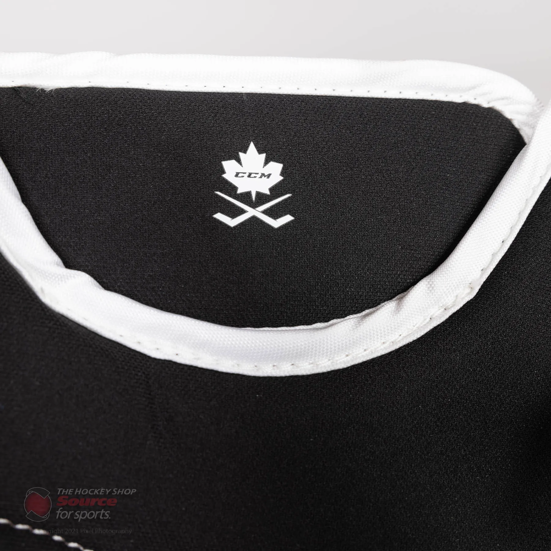 CCM Extreme Flex 5 Senior Goalie Catcher - 600 Break Angle