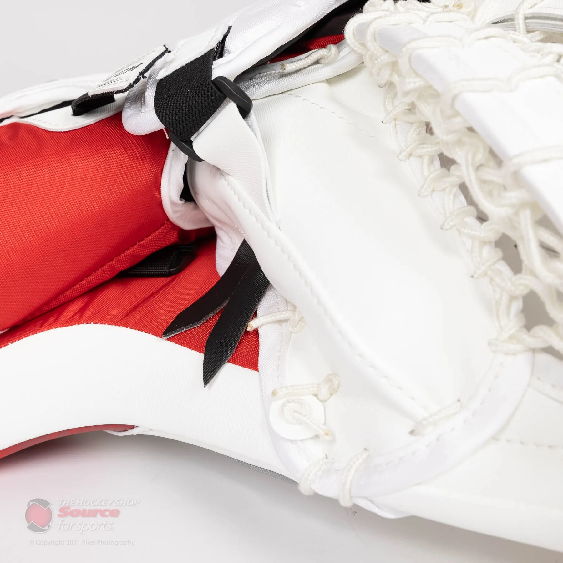CCM Extreme Flex 5 Senior Goalie Catcher - 600 Break Angle