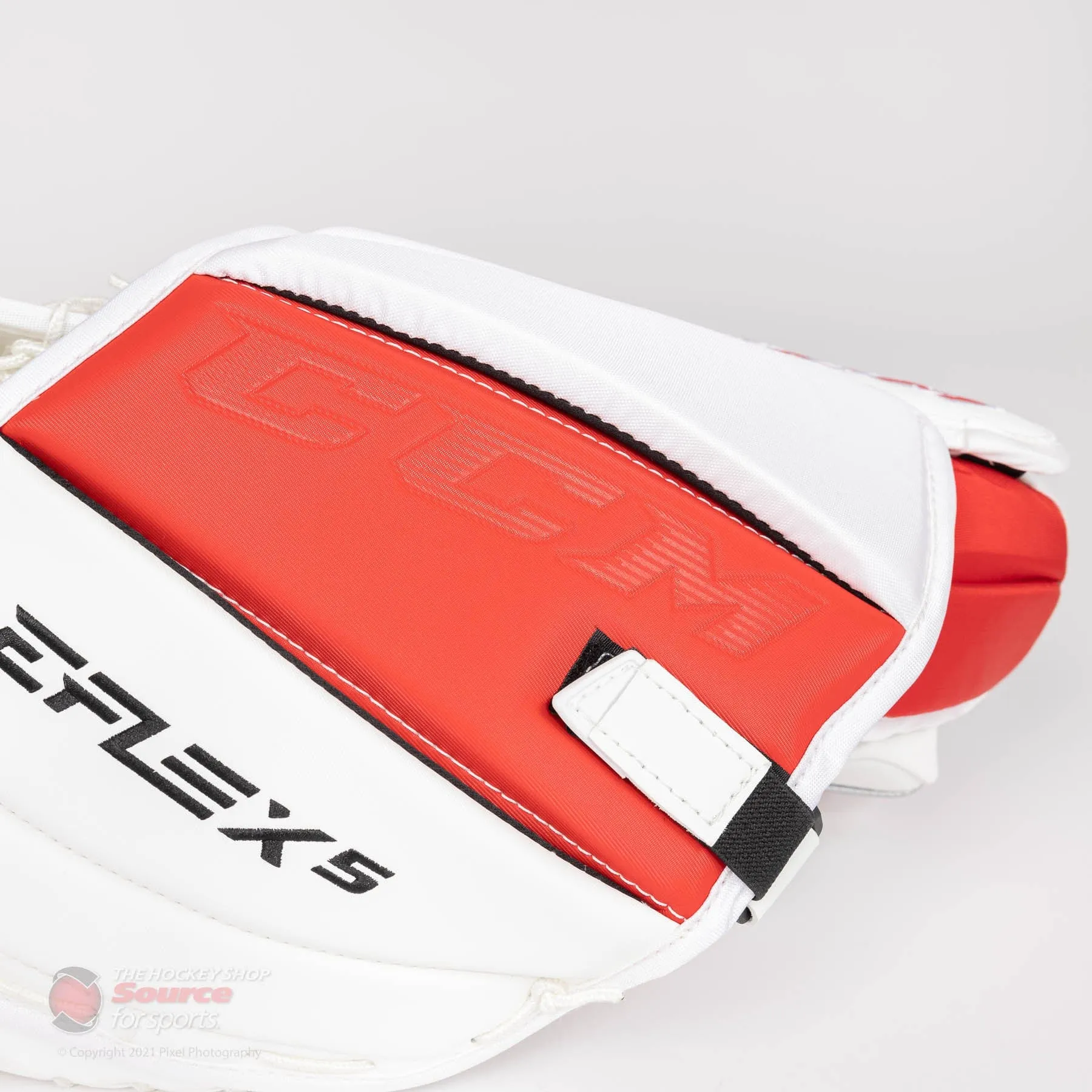 CCM Extreme Flex 5 Senior Goalie Catcher - 600 Break Angle