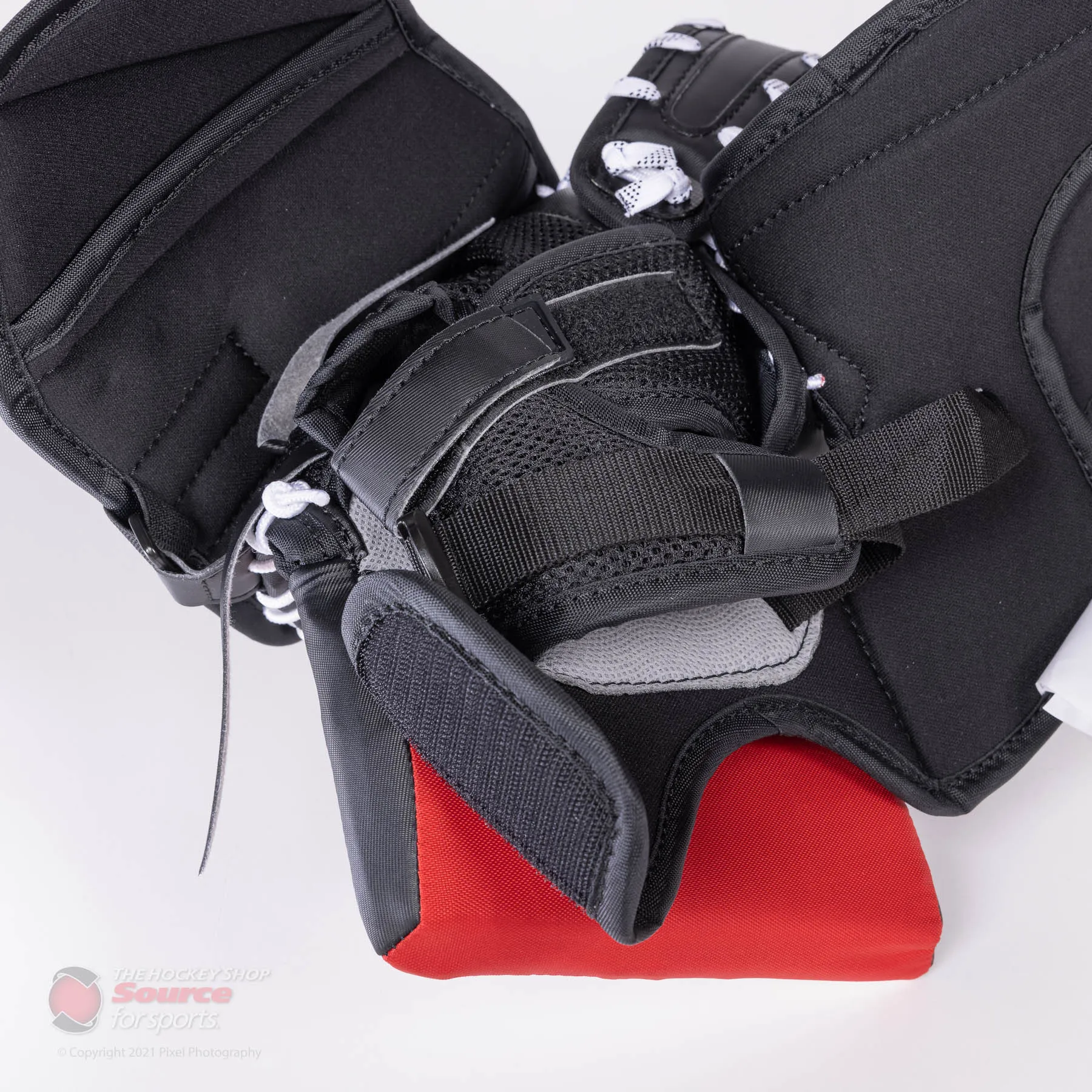 CCM Extreme Flex E5.5 Junior Goalie Catcher - Source Exclusive