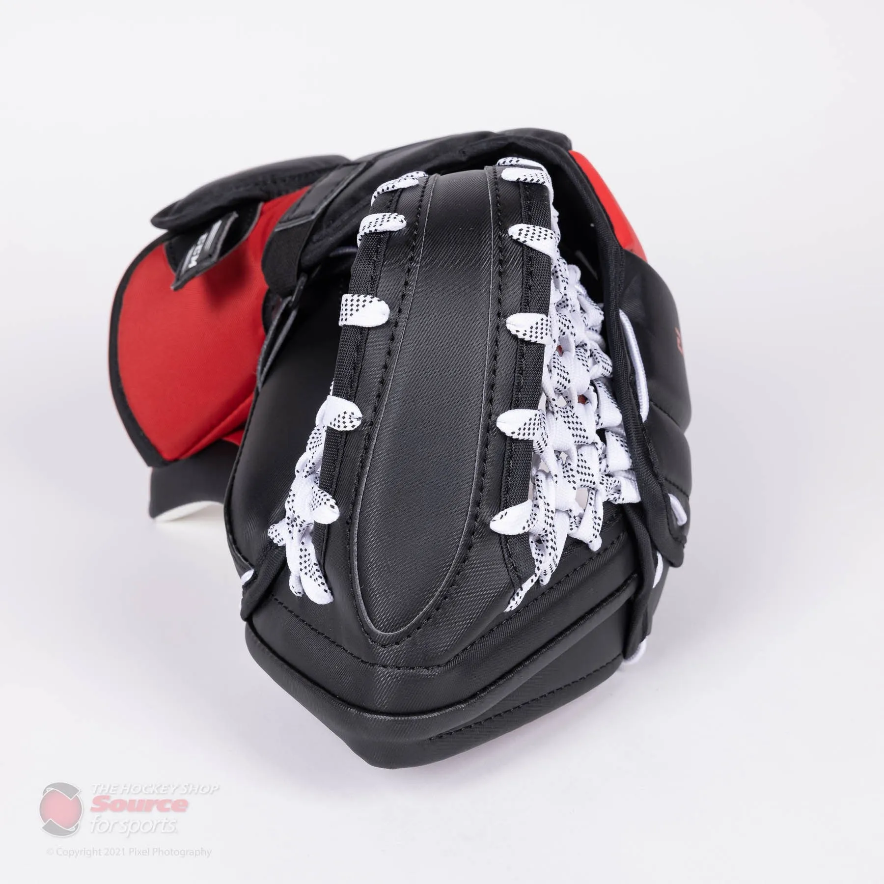 CCM Extreme Flex E5.5 Junior Goalie Catcher - Source Exclusive