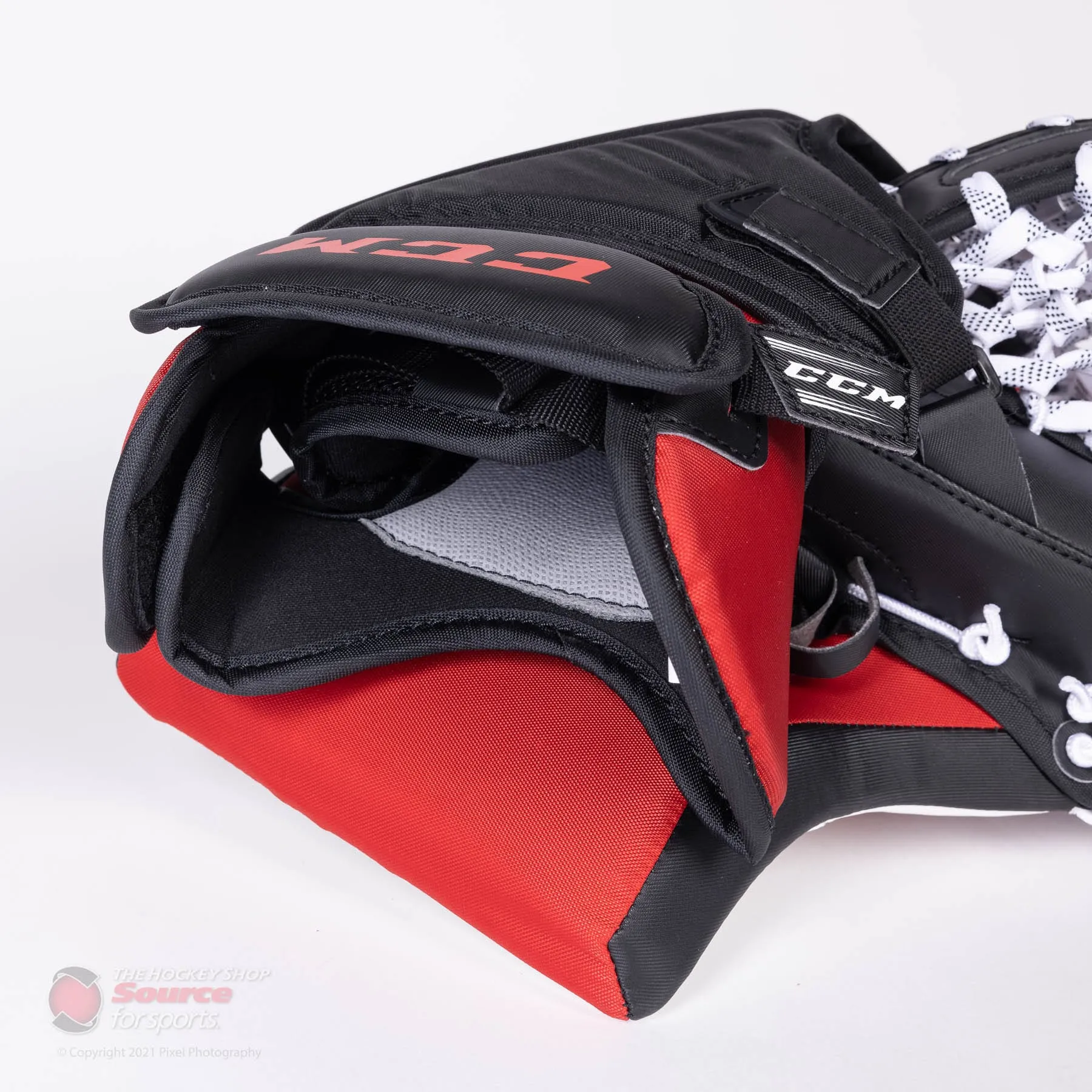 CCM Extreme Flex E5.5 Junior Goalie Catcher - Source Exclusive