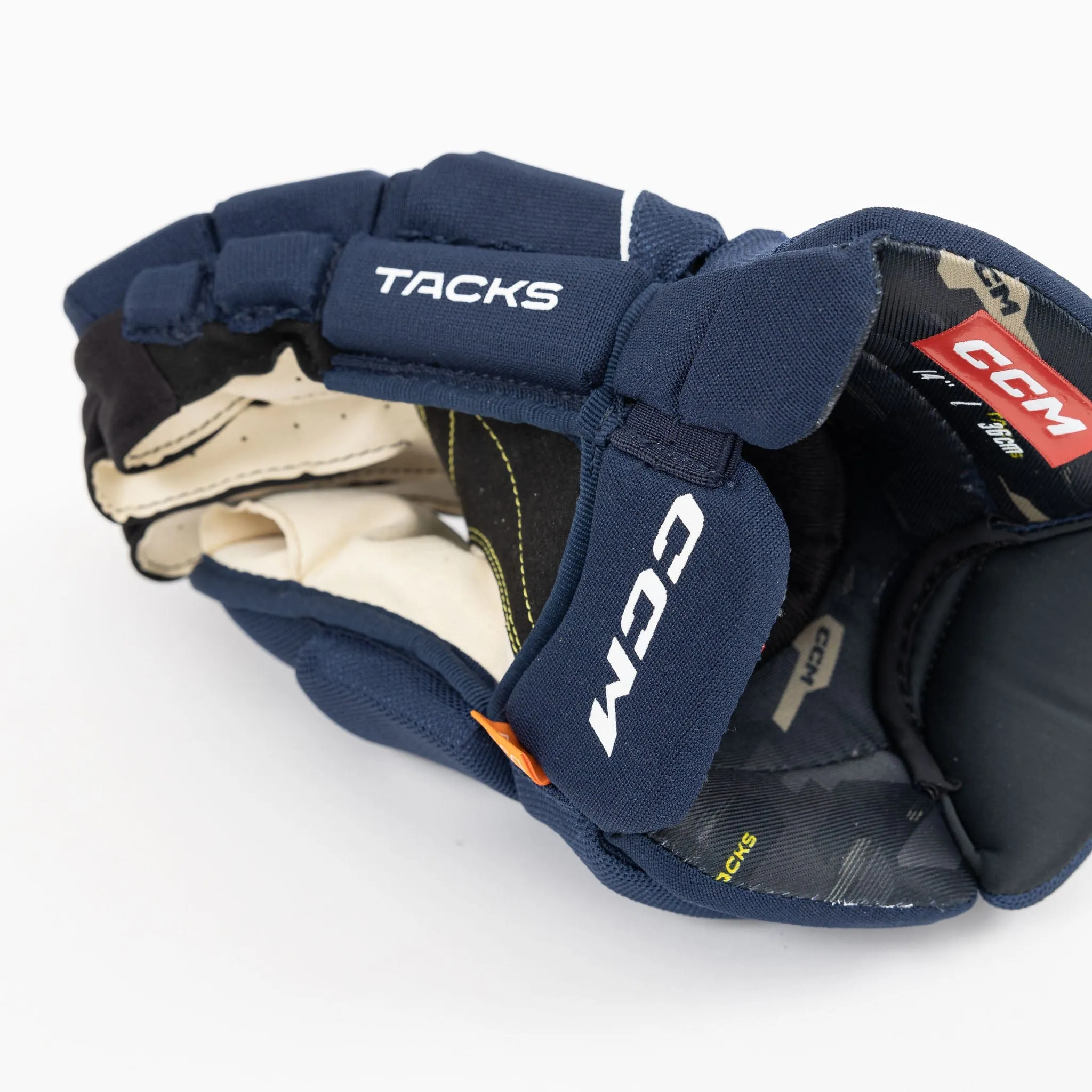 CCM Tacks AS580 Senior Hockey Gloves