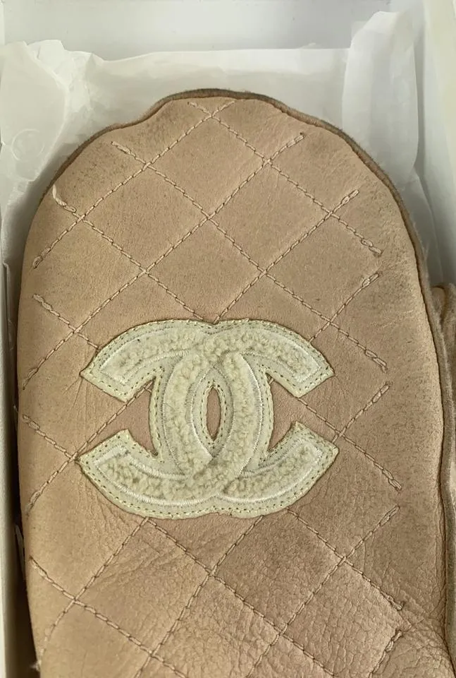 Chanel Real Leather Beige Quilted CC Logo Faux Shearling Mitten Gloves 861101