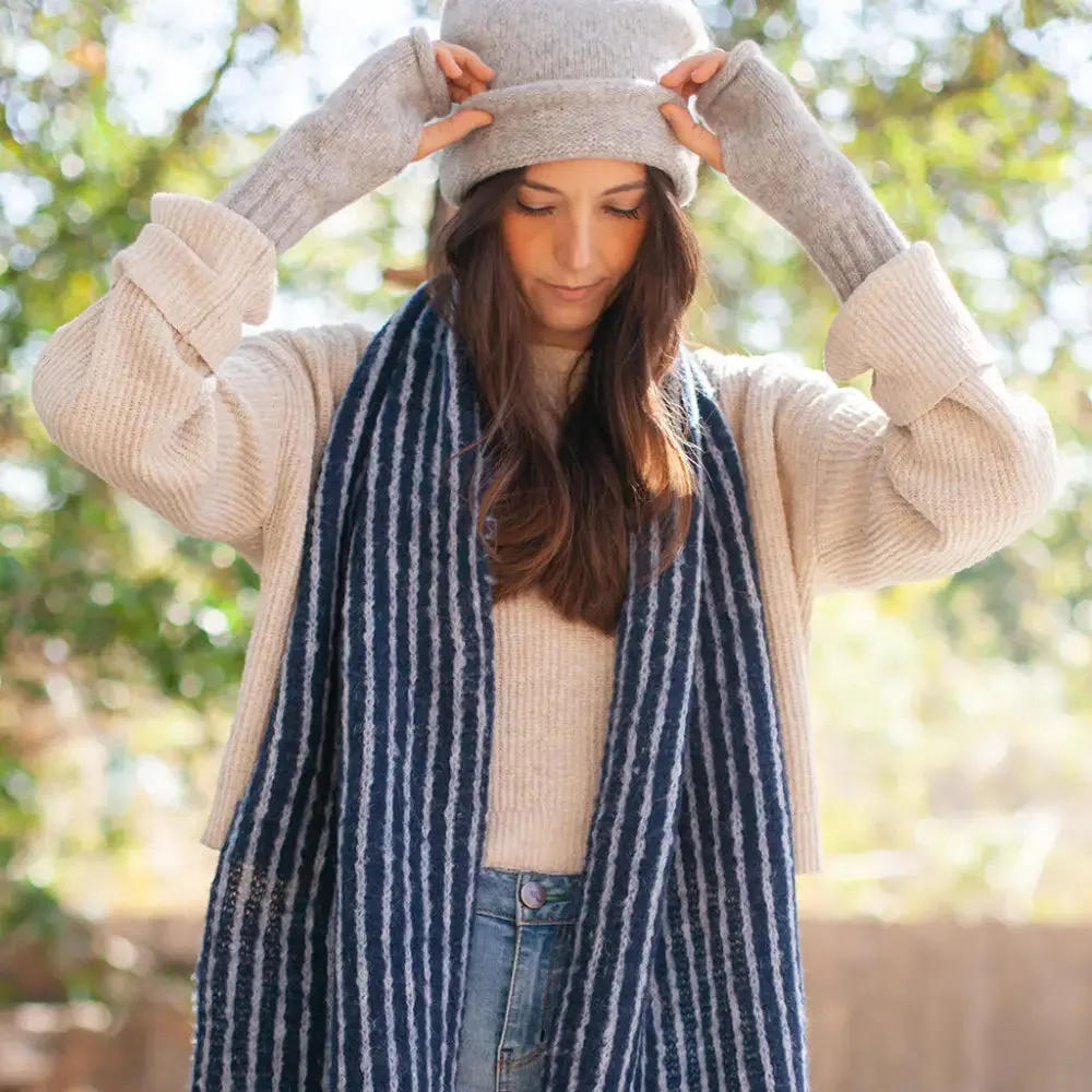 Chic Fingerless Gloves Made with the Finest Alpaca Fiber