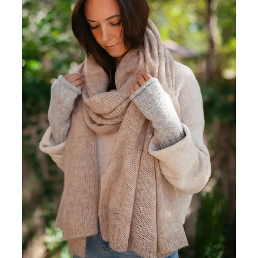 Chic Fingerless Gloves Made with the Finest Alpaca Fiber