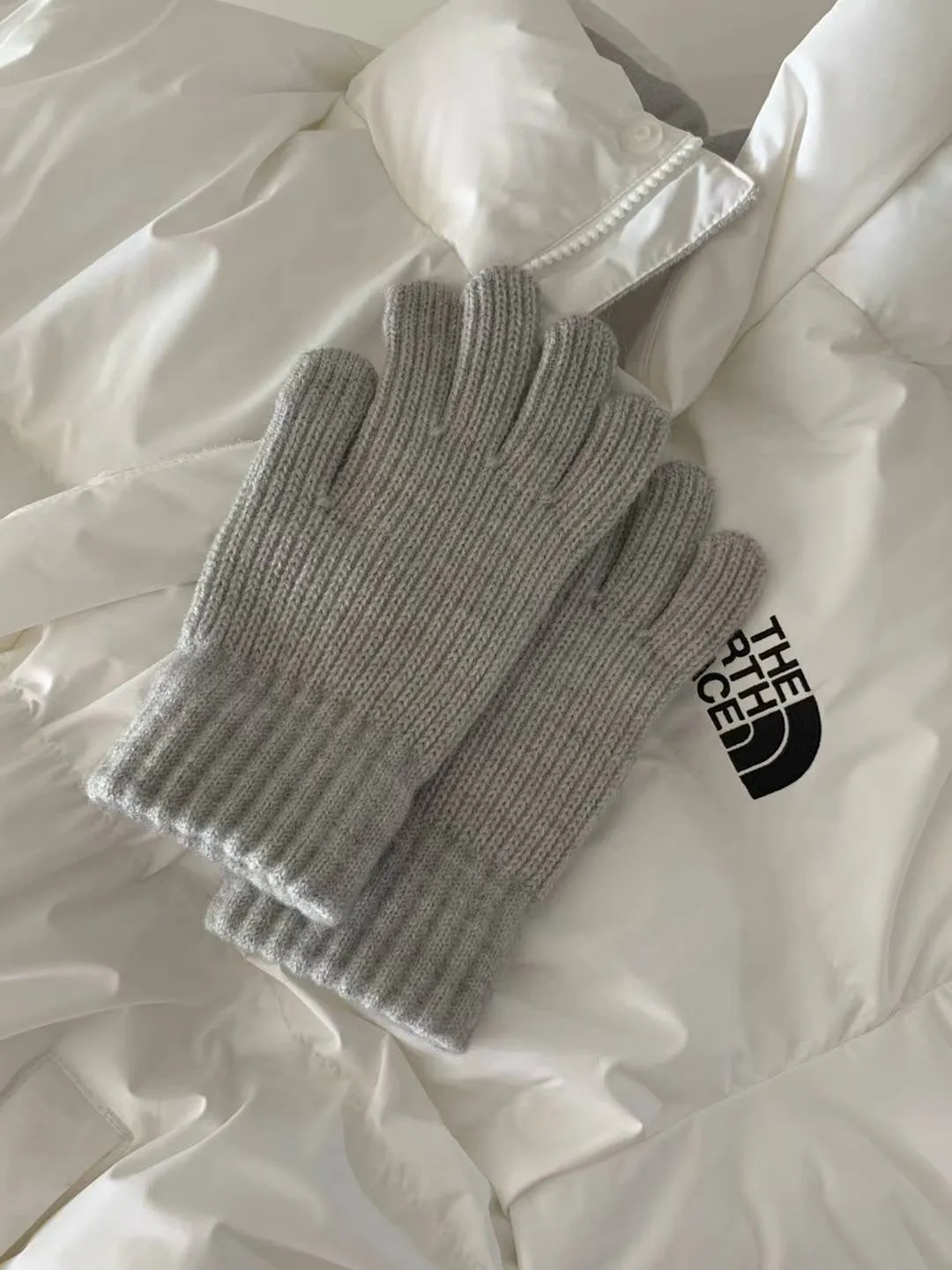 FINGERS HOLE TOUCH GLOVES