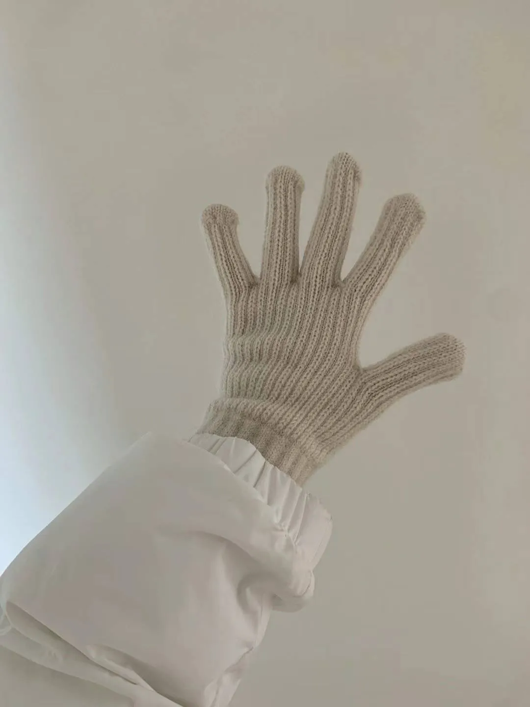 FINGERS HOLE TOUCH GLOVES