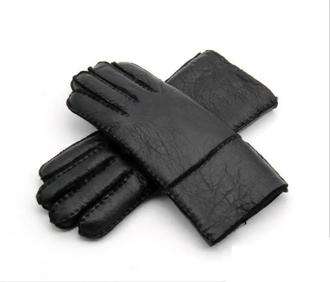 FUR GLOVES