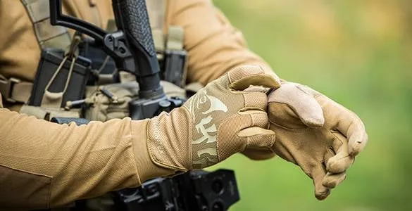 HELIKON All Round Fit Tactical Gloves - Coyote/Adaptive Green