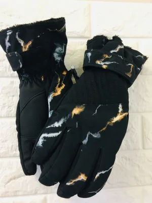 New Fleece lined Men's gloves! Velcro closure around wrist to prevent snow from getting in! Sz M/L!
