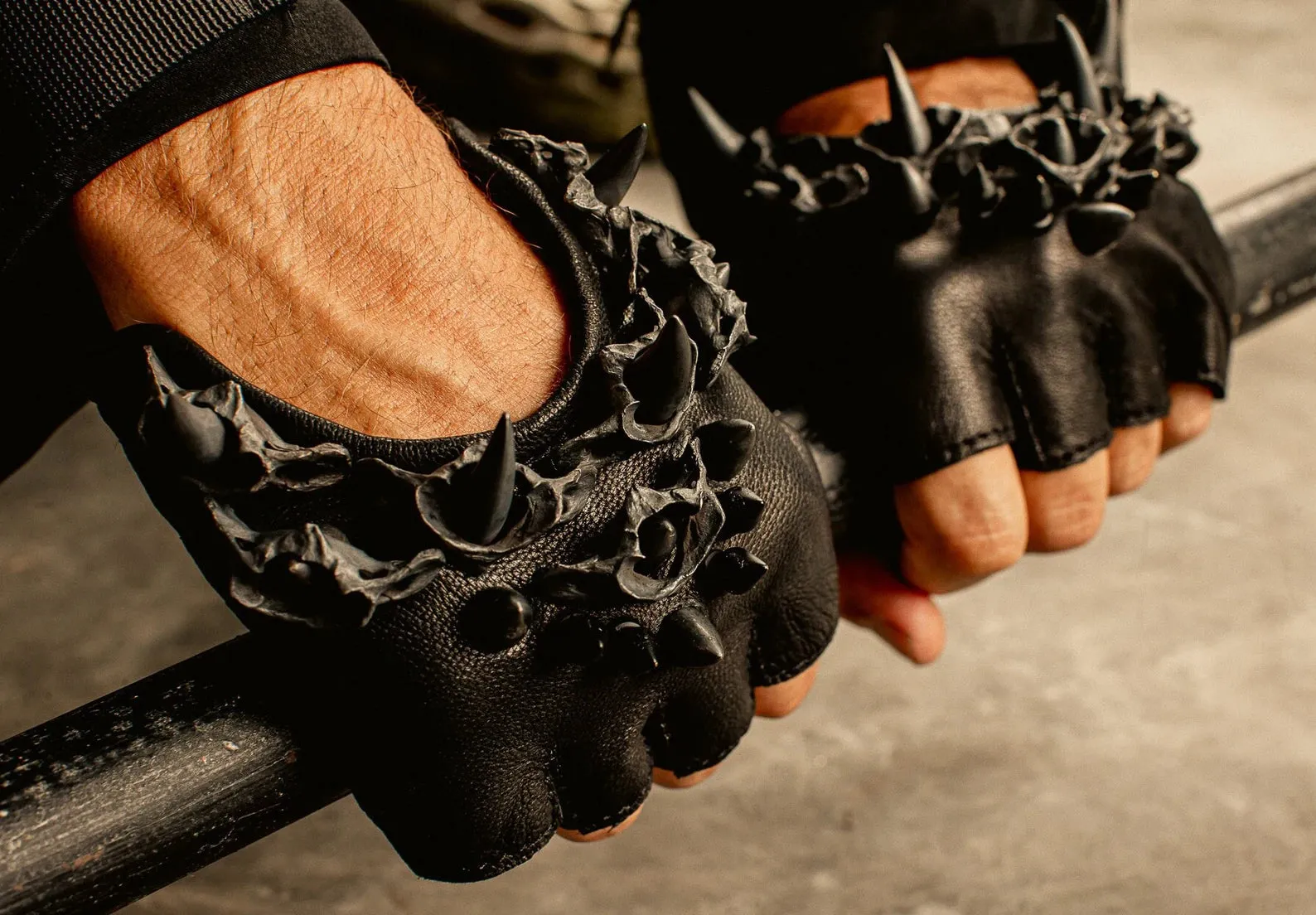 Nightmare Alien Vertebrae Spike Gloves