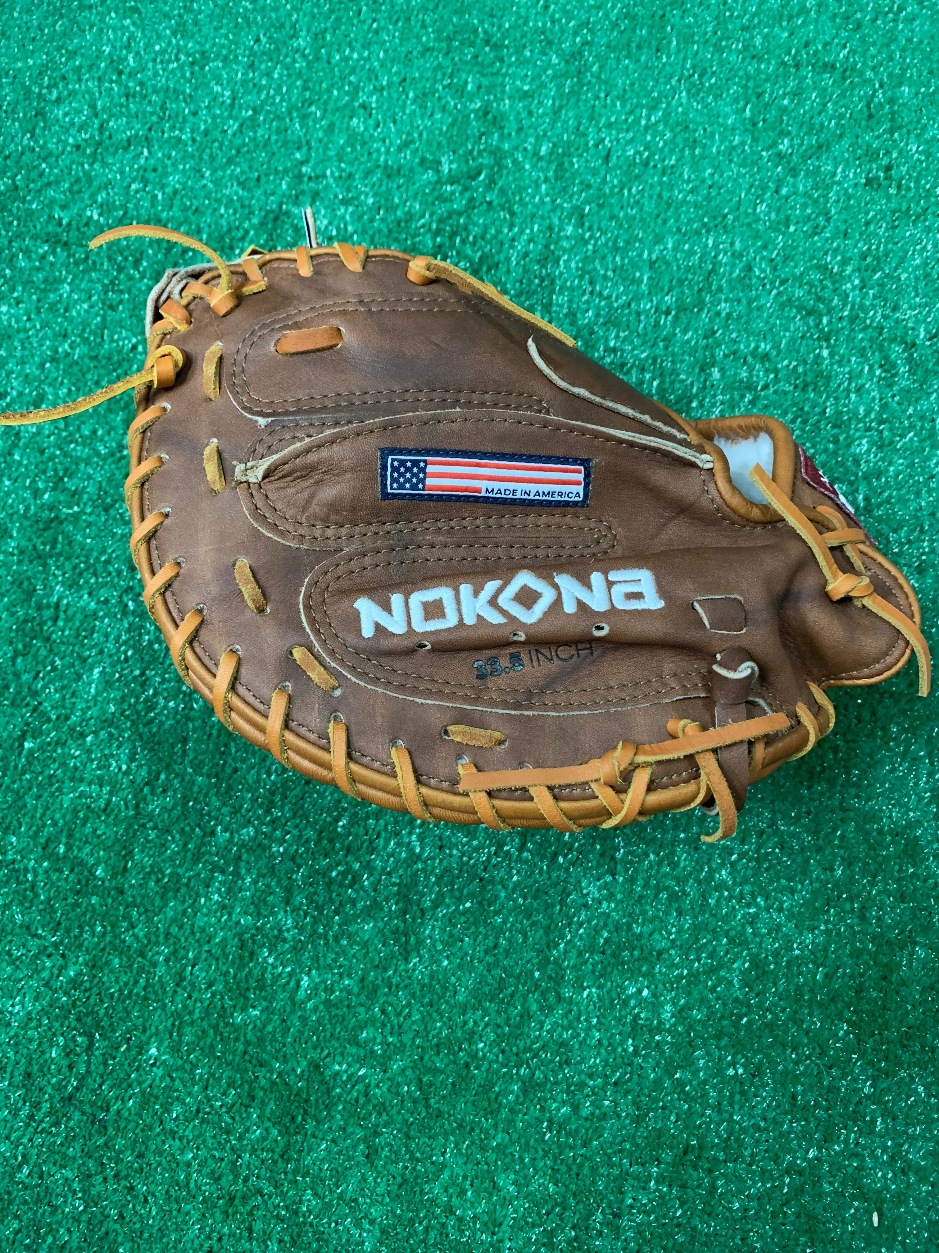Nokona Walnut™ 33.5" Baseball Catchers Mitt