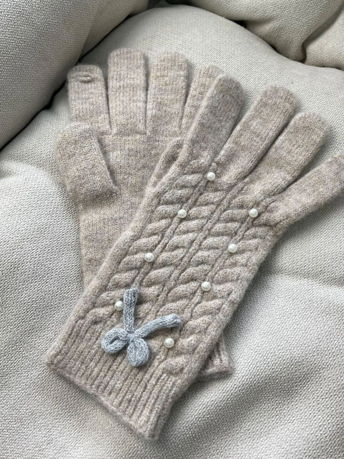 Pearl Detail Bow Five-Finger Gloves