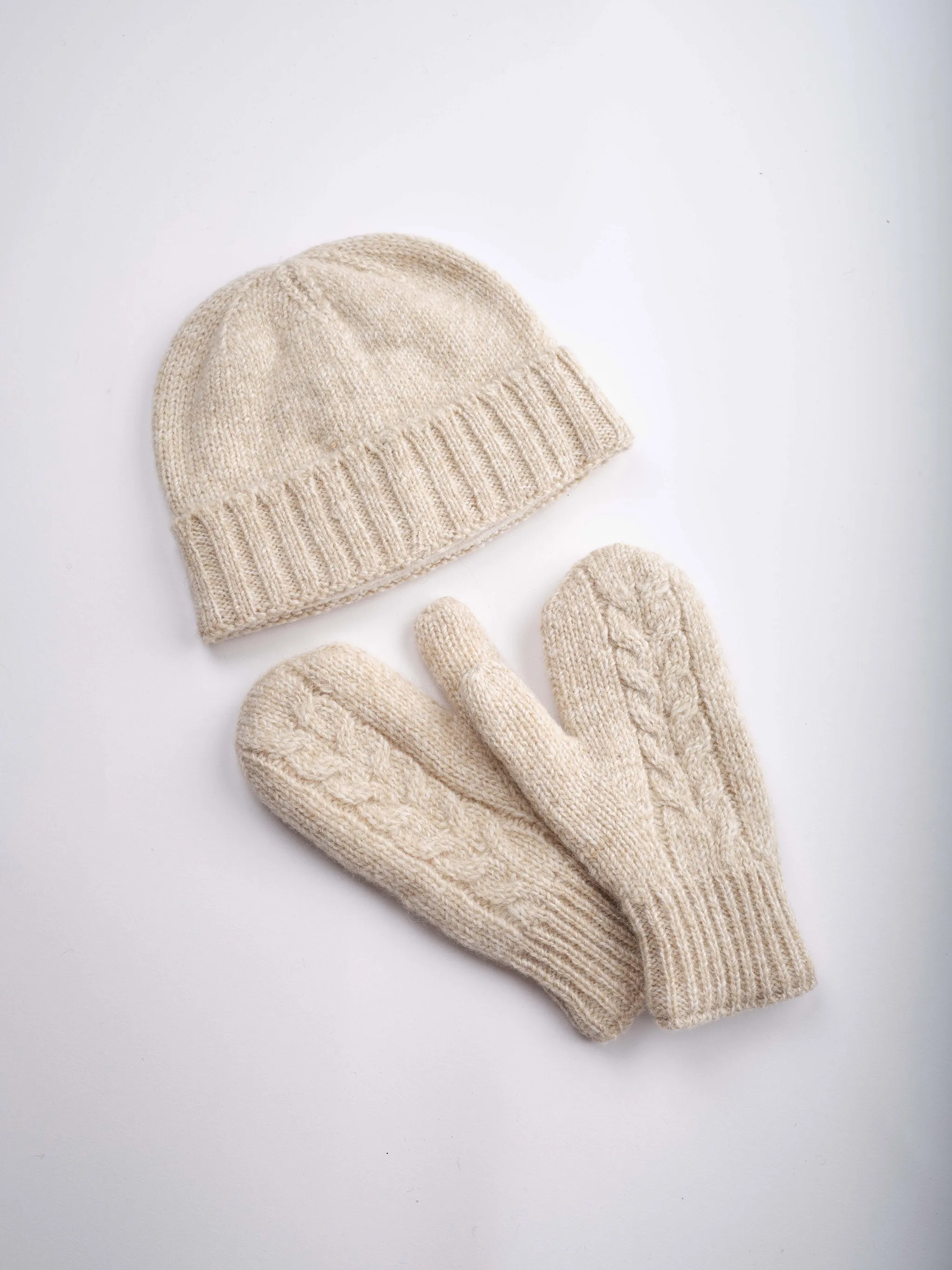 Ribbed Knit Beanie. KH81