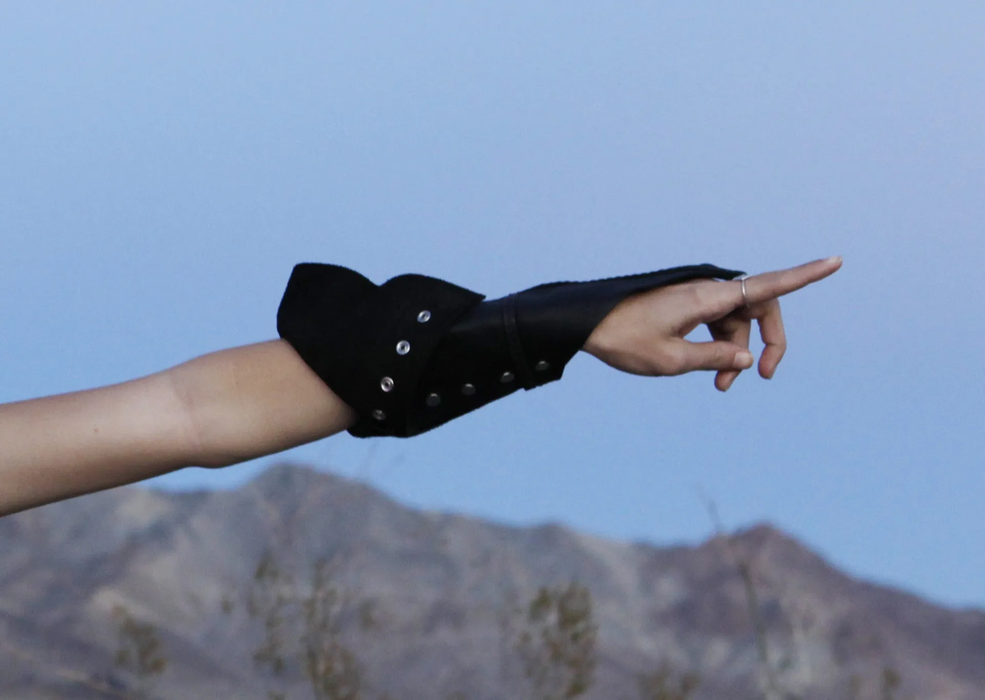 Single Finger Cross Gloves