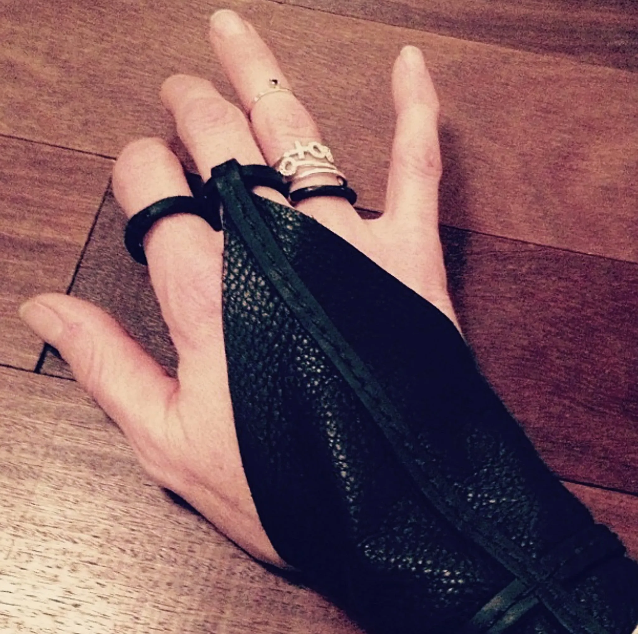 Single Finger Cross Gloves