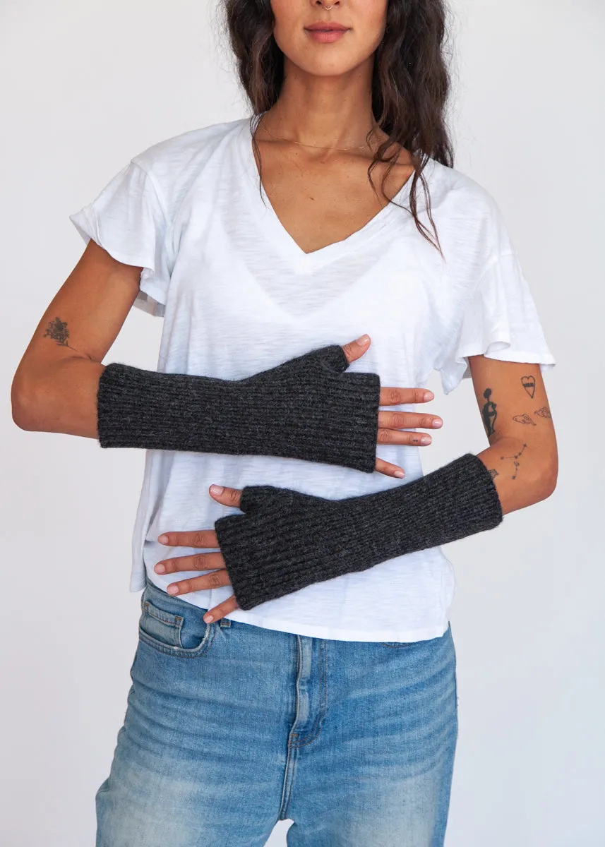 Suri Pujpu Gloves