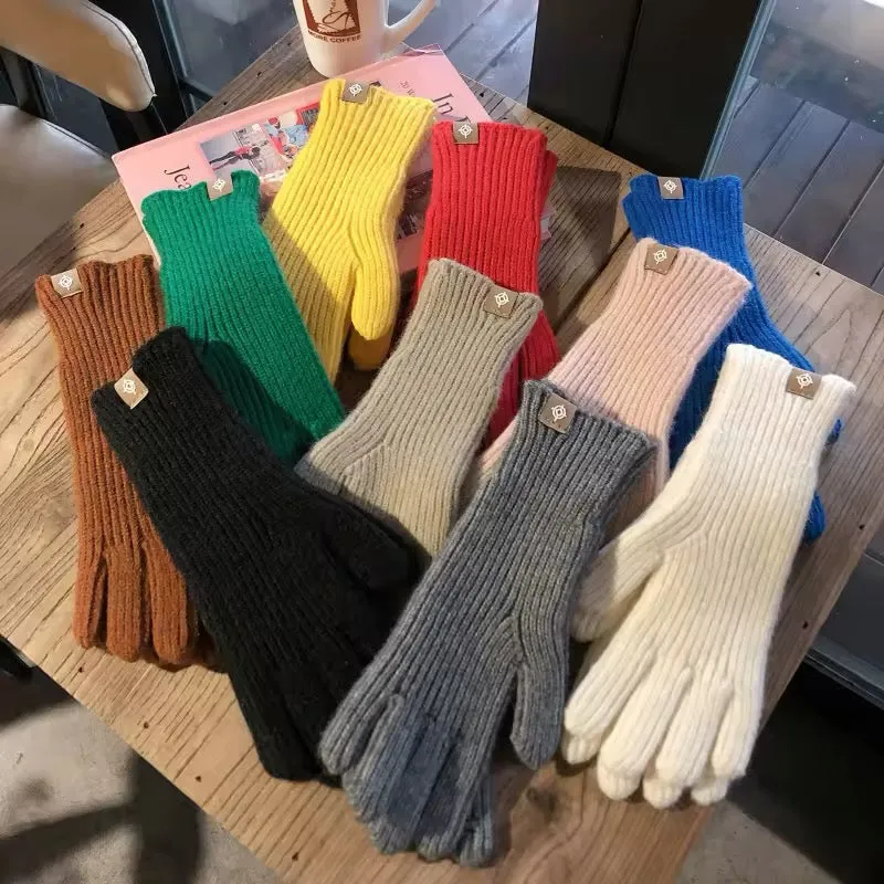 Women's knitted gloves. Soft cashmere gloves. Touchscreen-friendly gloves