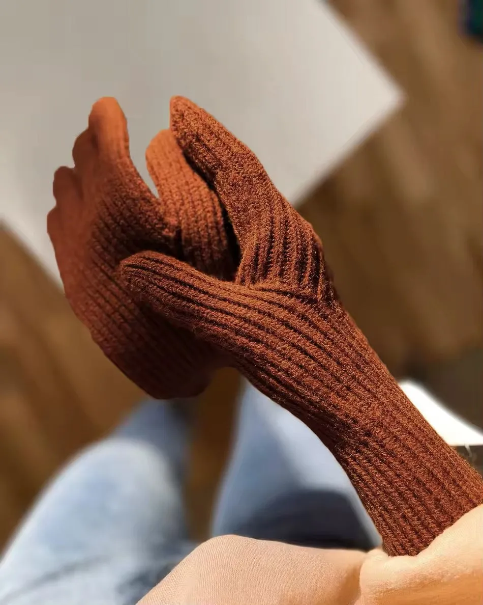 Women's knitted gloves. Soft cashmere gloves. Touchscreen-friendly gloves