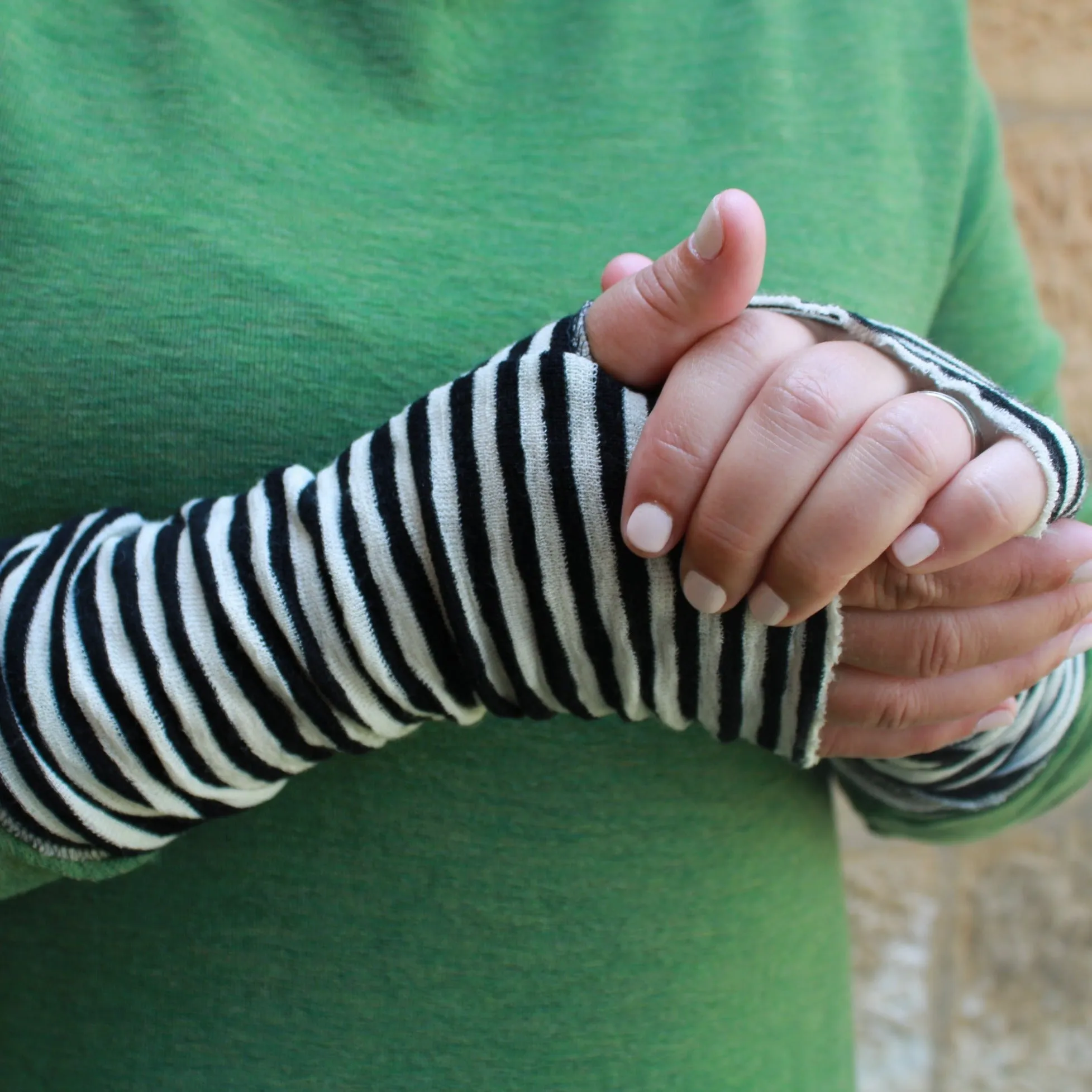 Wrist Warmer - Black Stripe