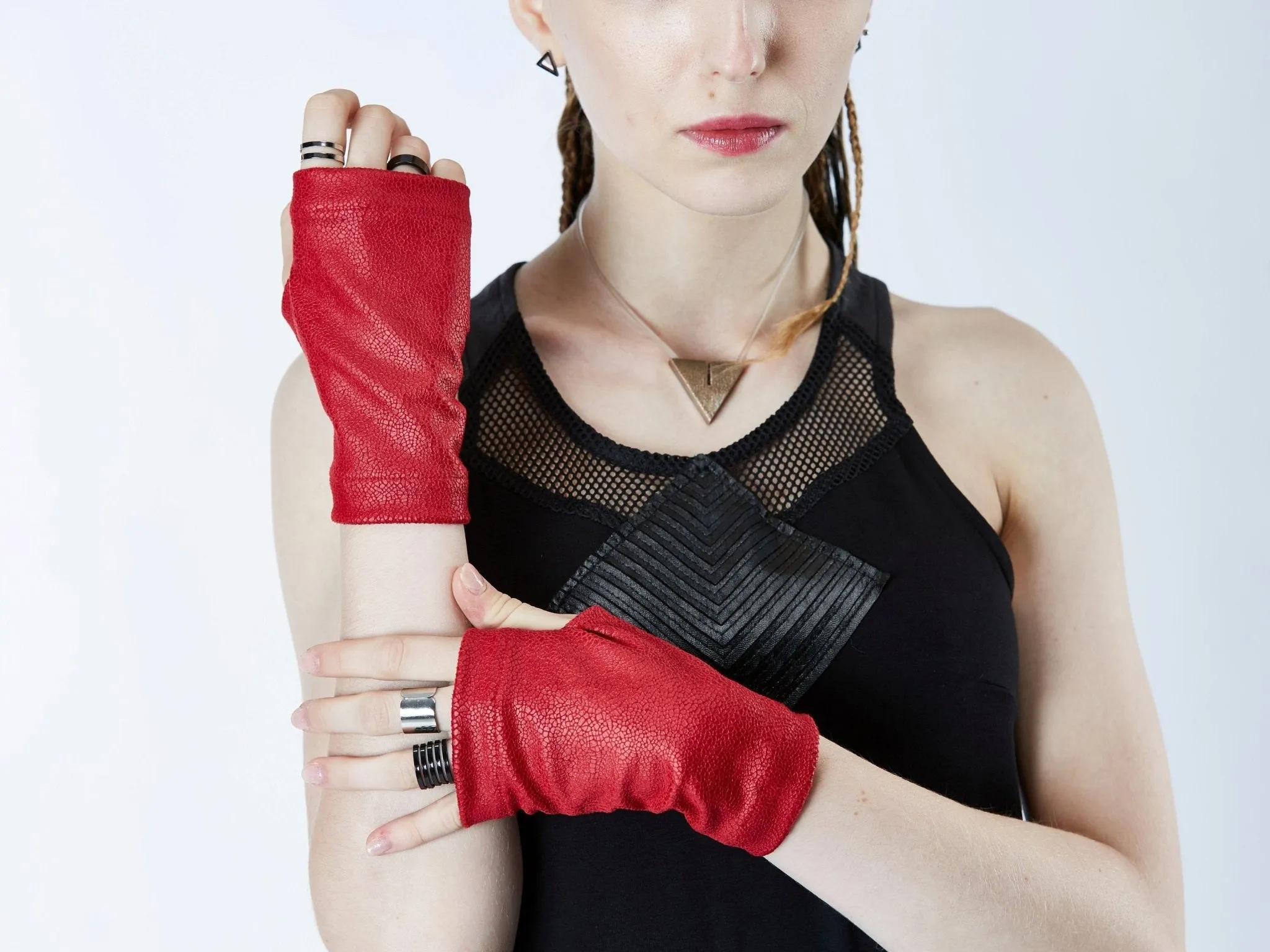 WRP Short faux leather gloves