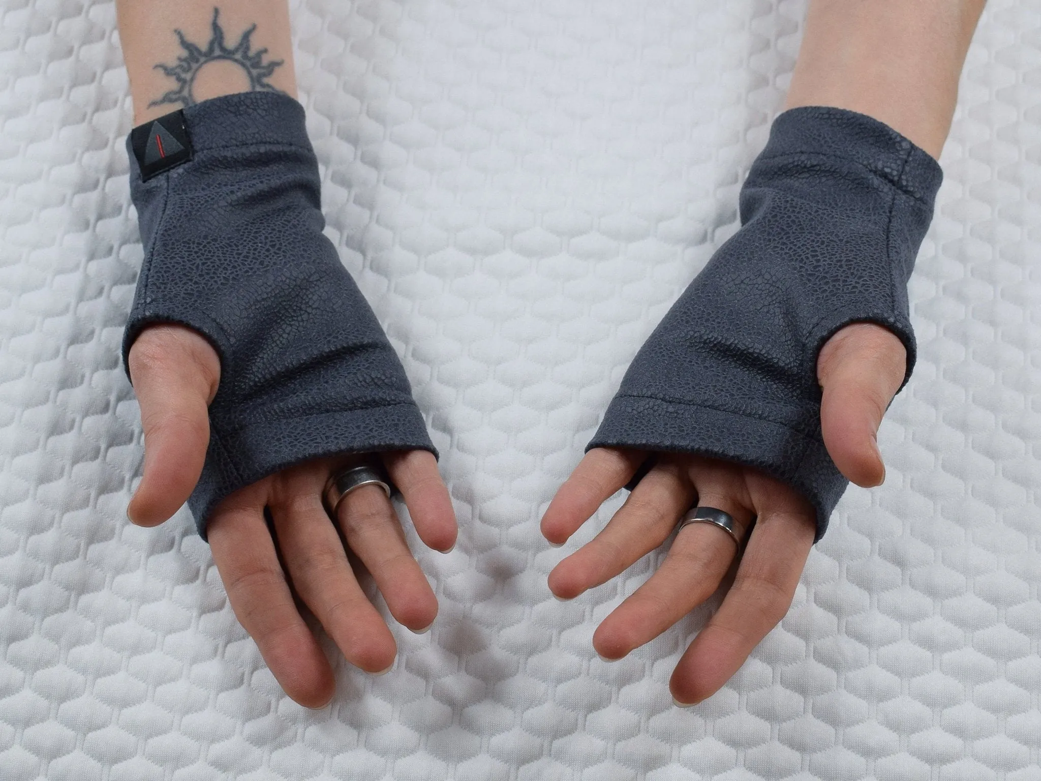WRP Short faux leather gloves