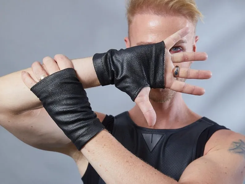 WRP Short faux leather gloves